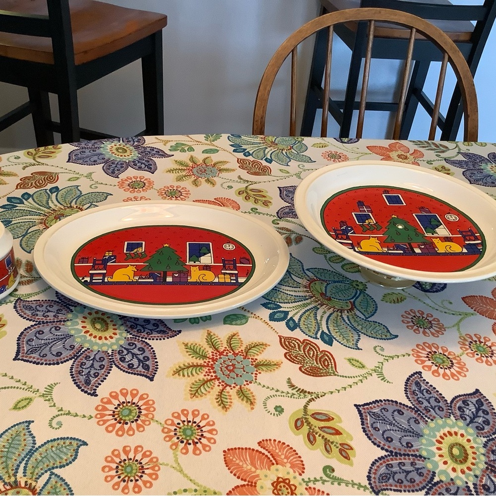 4 English ceramic Christmas serving pieces, cute little cat in the design